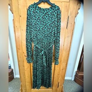 Shein Green Leopard Print Dress Long Sleeve Long Length & Lightweight Size Lg